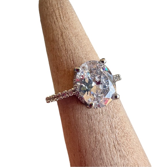 NEW Oval Shaped White Gold-Plated Dazzling Brilliant Cut CZ Band Ring - Picture 3 of 16